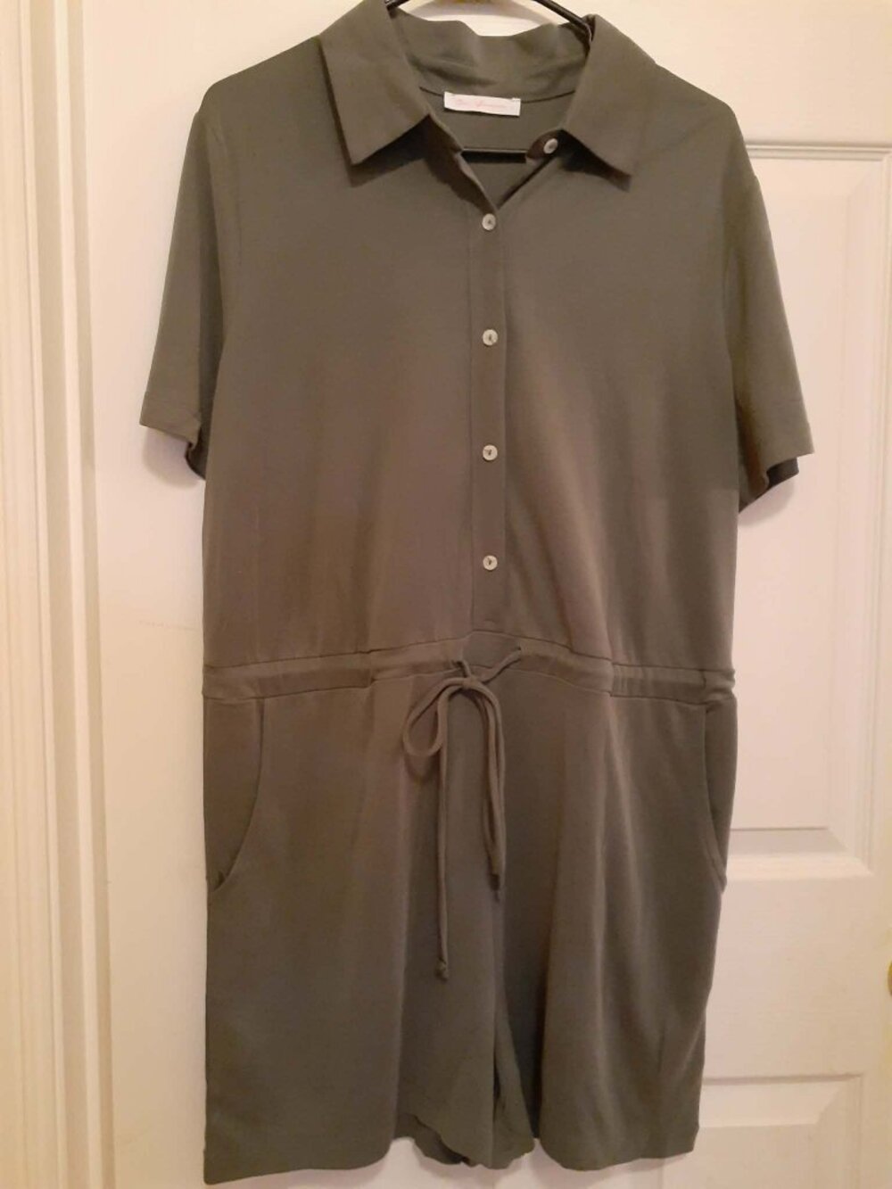 CES FEMME Collared Short Romper
